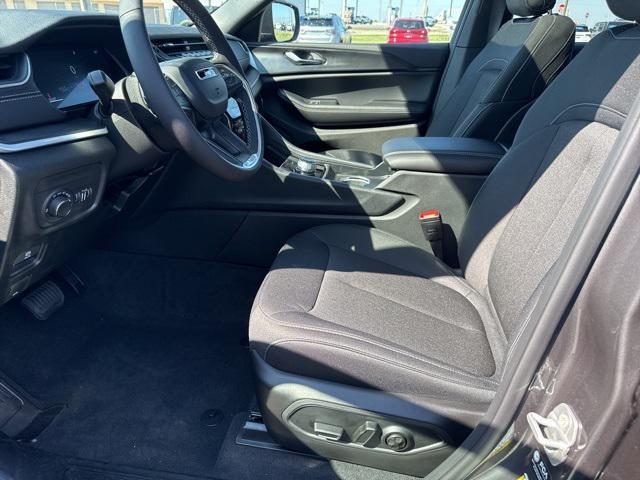 new 2025 Jeep Grand Cherokee L car, priced at $44,641