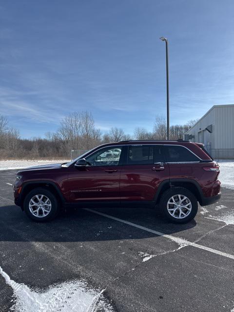 used 2022 Jeep Grand Cherokee car, priced at $32,996