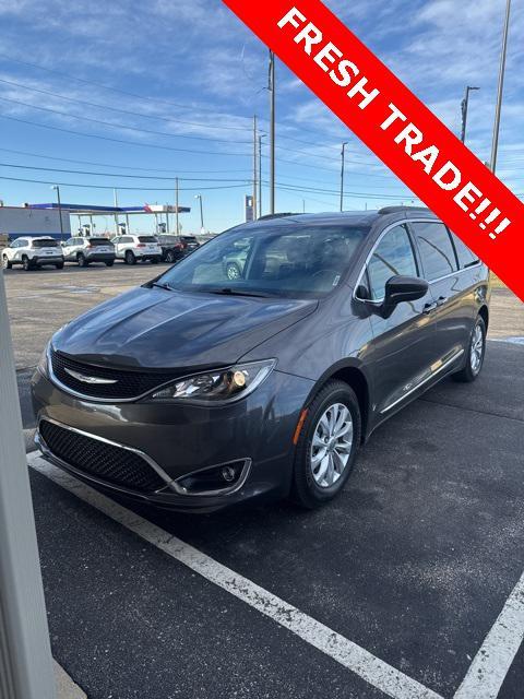 used 2017 Chrysler Pacifica car