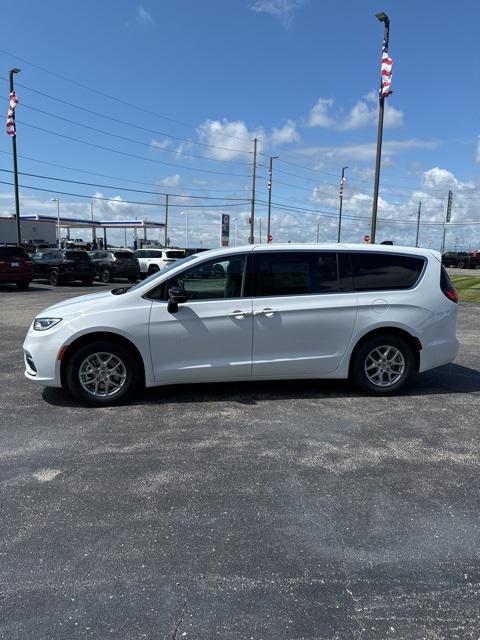 new 2024 Chrysler Pacifica car, priced at $42,296