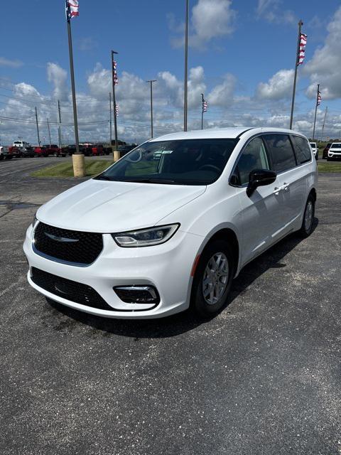 new 2024 Chrysler Pacifica car, priced at $42,296