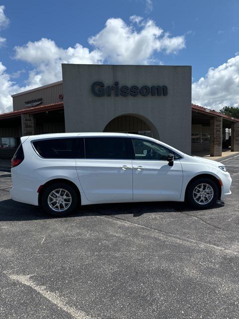 new 2024 Chrysler Pacifica car, priced at $42,296