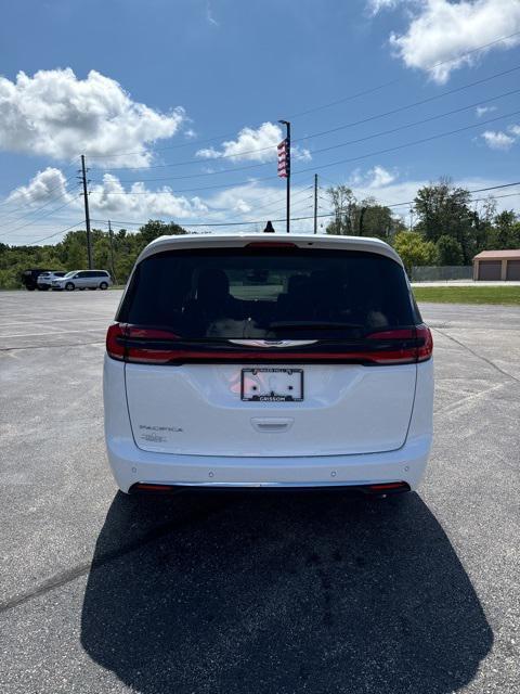 new 2024 Chrysler Pacifica car, priced at $42,296