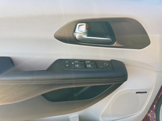 used 2018 Chrysler Pacifica car, priced at $16,877