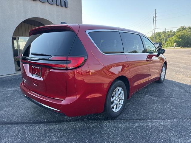 new 2025 Chrysler Pacifica car, priced at $44,797