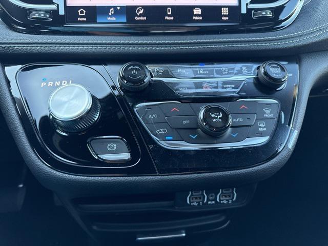 new 2025 Chrysler Pacifica car, priced at $44,797