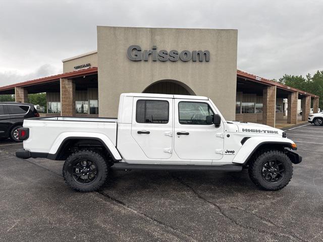 new 2025 Jeep Gladiator car, priced at $46,627