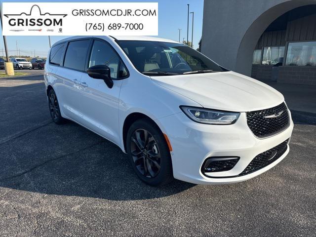 new 2026 Chrysler Pacifica car, priced at $45,724