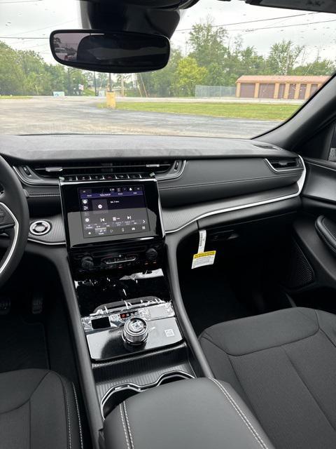 new 2024 Jeep Grand Cherokee car, priced at $42,098