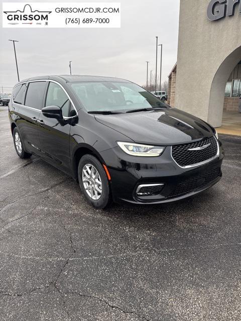 new 2025 Chrysler Pacifica car, priced at $44,060