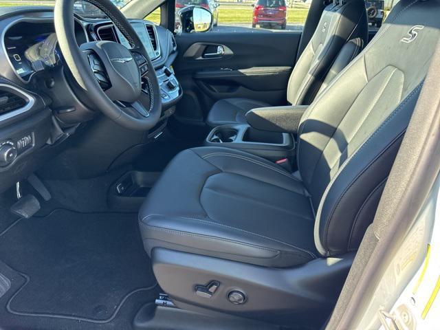 new 2026 Chrysler Pacifica car, priced at $48,452