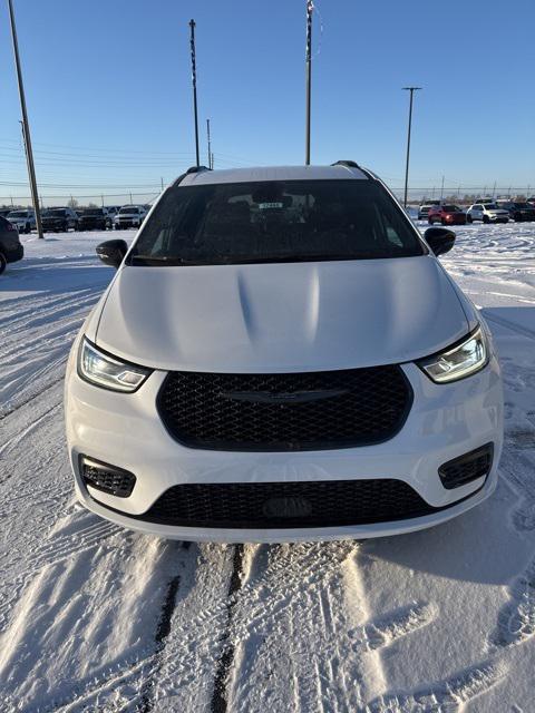 new 2024 Chrysler Pacifica car, priced at $43,967