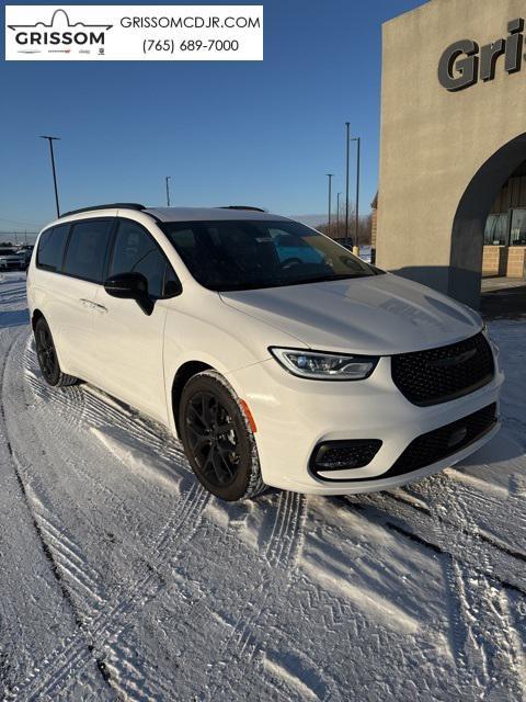 new 2024 Chrysler Pacifica car, priced at $43,967