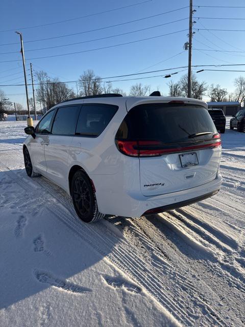 new 2024 Chrysler Pacifica car, priced at $43,967