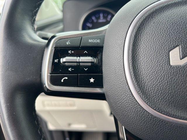used 2023 Kia Carnival car, priced at $29,386