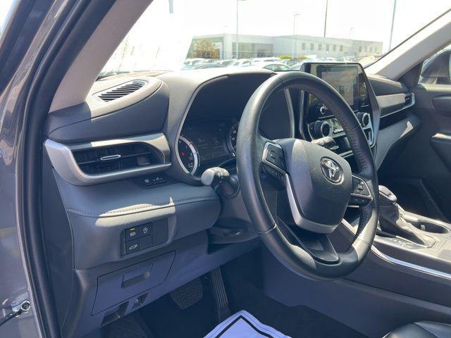 used 2023 Toyota Highlander car, priced at $36,078