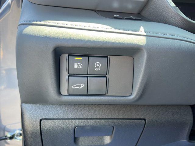 used 2023 Toyota Highlander car, priced at $36,078