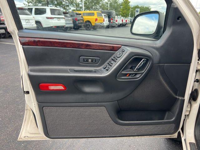used 2002 Jeep Grand Cherokee car, priced at $5,600