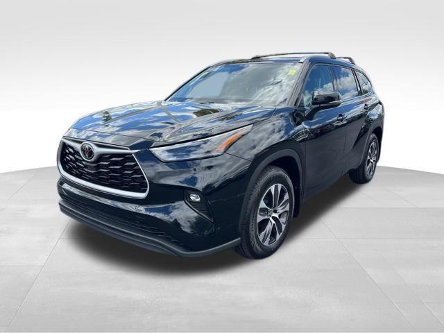 used 2022 Toyota Highlander car, priced at $34,619