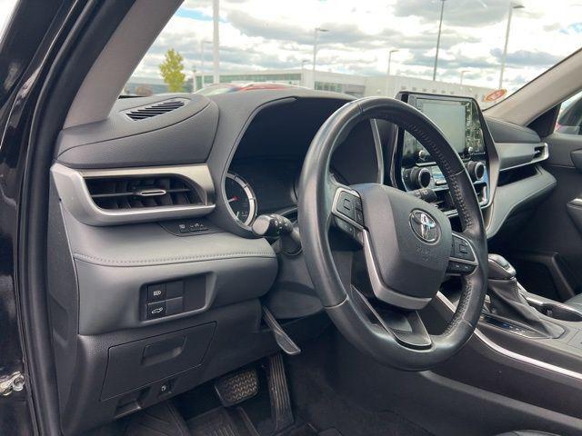used 2022 Toyota Highlander car, priced at $34,619