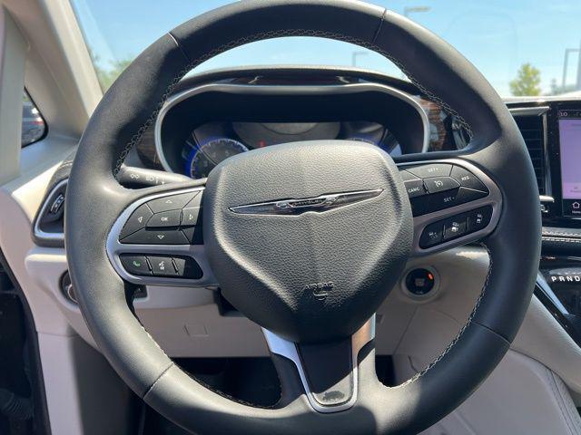 used 2022 Chrysler Pacifica car, priced at $31,030