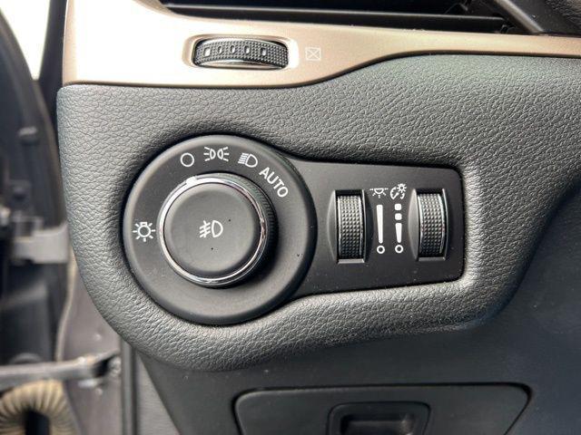 used 2015 Jeep Cherokee car, priced at $9,673