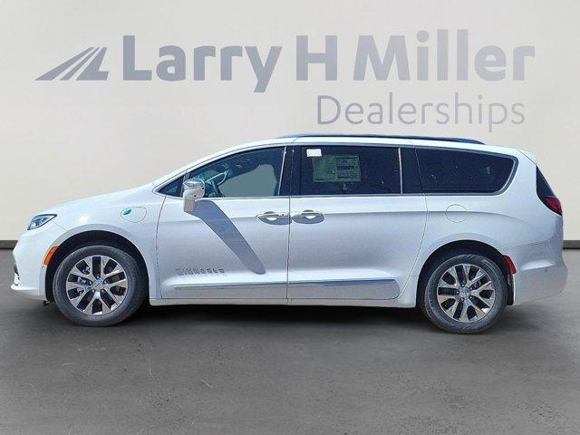 new 2024 Chrysler Pacifica Hybrid car, priced at $50,972