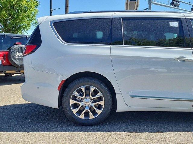 new 2024 Chrysler Pacifica Hybrid car, priced at $50,972