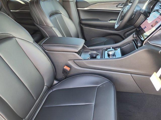 new 2025 Jeep Grand Cherokee car, priced at $43,915
