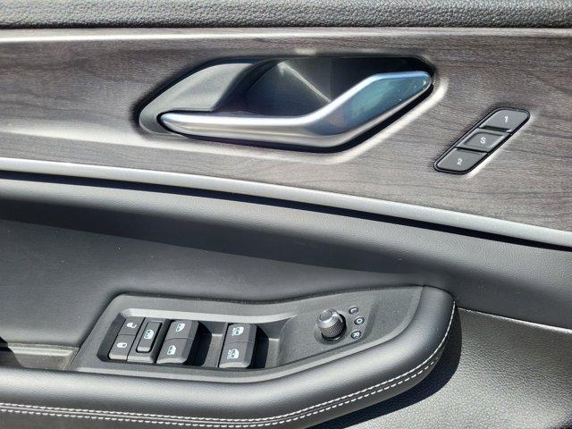 new 2025 Jeep Grand Cherokee car, priced at $43,915
