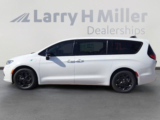 new 2024 Chrysler Pacifica Hybrid car, priced at $48,715