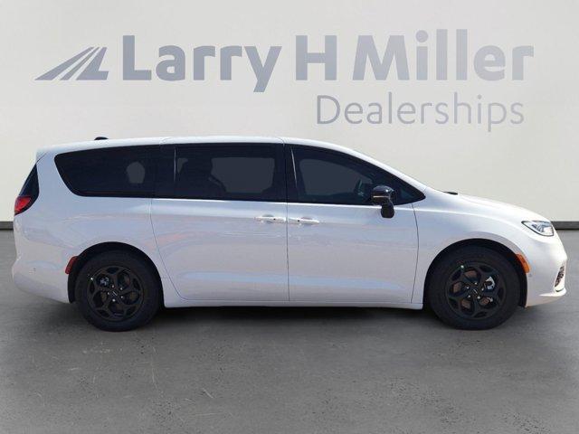 new 2024 Chrysler Pacifica Hybrid car, priced at $48,715