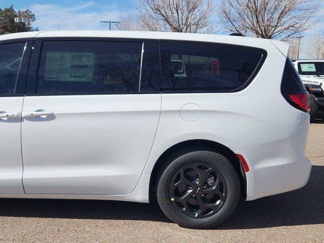 new 2024 Chrysler Pacifica Hybrid car, priced at $48,715