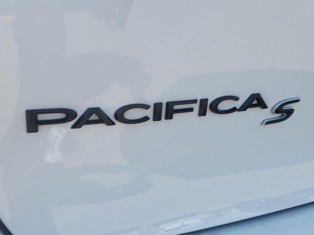 new 2024 Chrysler Pacifica Hybrid car, priced at $48,715