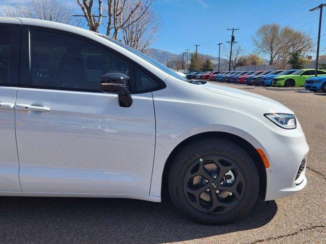 new 2024 Chrysler Pacifica Hybrid car, priced at $48,715