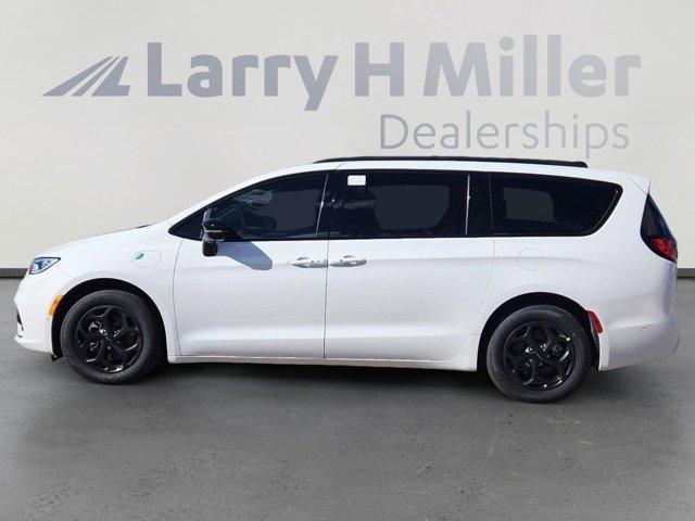 new 2024 Chrysler Pacifica Hybrid car, priced at $51,065