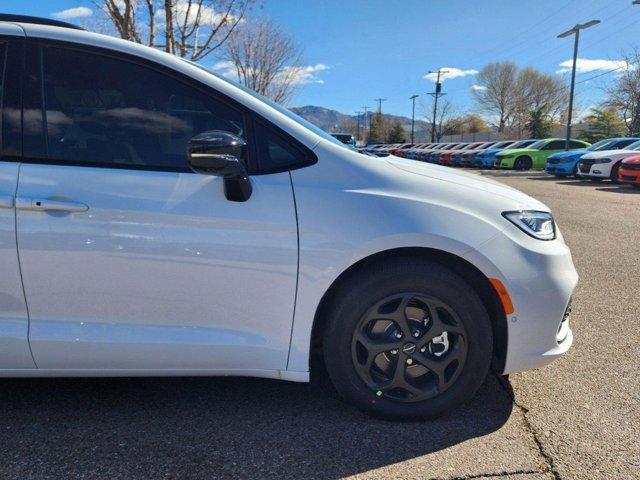 new 2024 Chrysler Pacifica Hybrid car, priced at $51,065