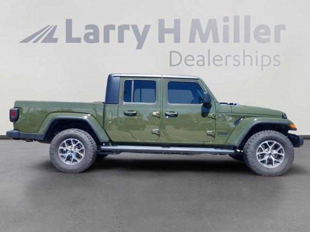 used 2024 Jeep Gladiator car, priced at $40,074