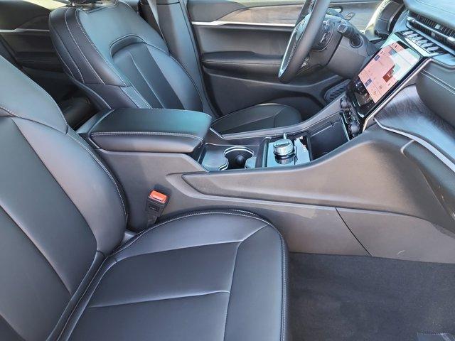 new 2025 Jeep Grand Cherokee car, priced at $43,915