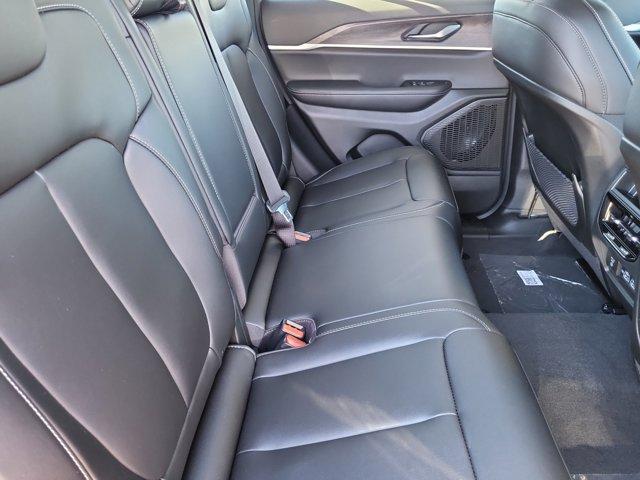 new 2025 Jeep Grand Cherokee car, priced at $43,915