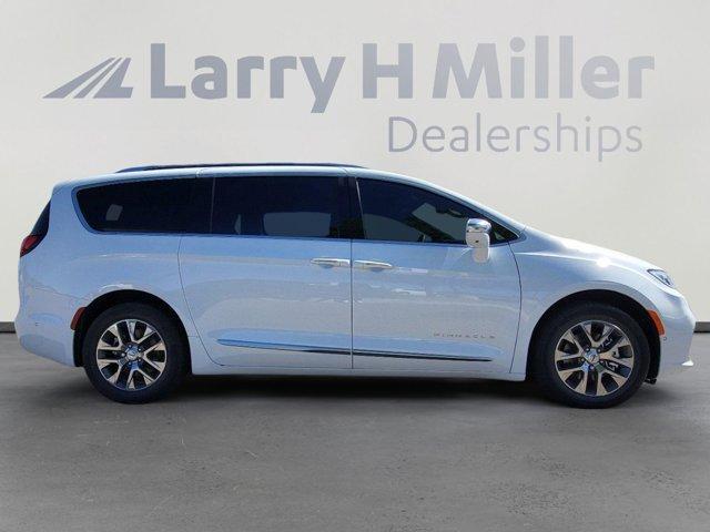 new 2024 Chrysler Pacifica Hybrid car, priced at $50,972