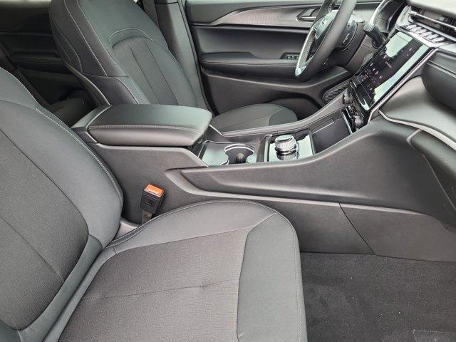 new 2025 Jeep Grand Cherokee car, priced at $36,800