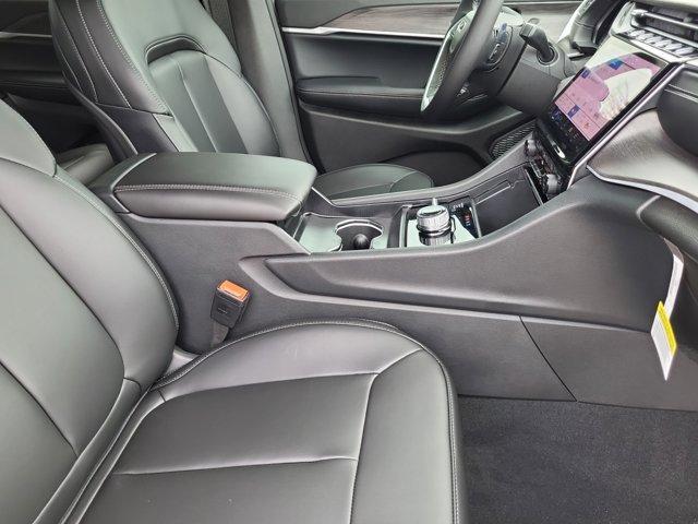 new 2025 Jeep Grand Cherokee car, priced at $43,915