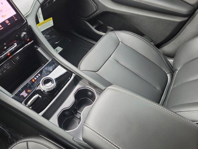 new 2025 Jeep Grand Cherokee car, priced at $43,915