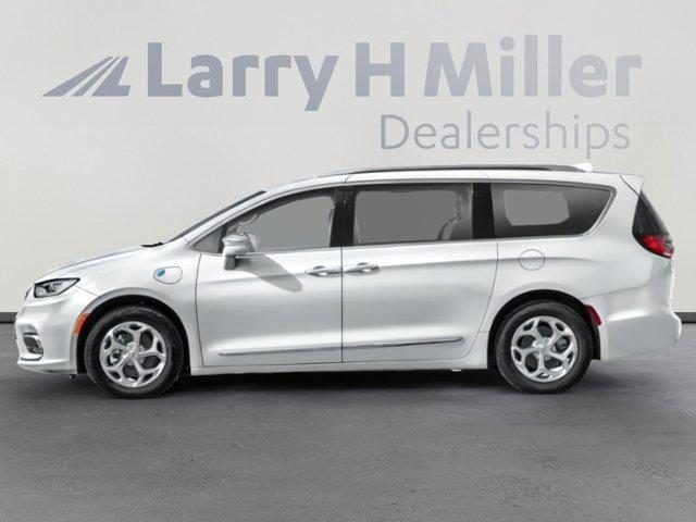 used 2022 Chrysler Pacifica Hybrid car, priced at $26,995