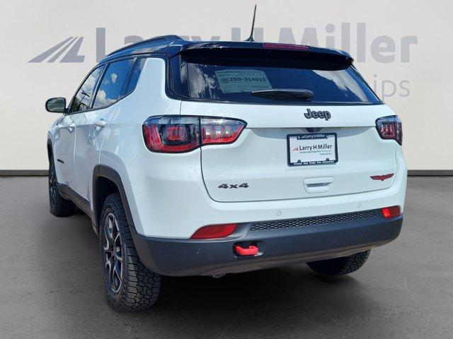 new 2025 Jeep Compass car, priced at $32,190