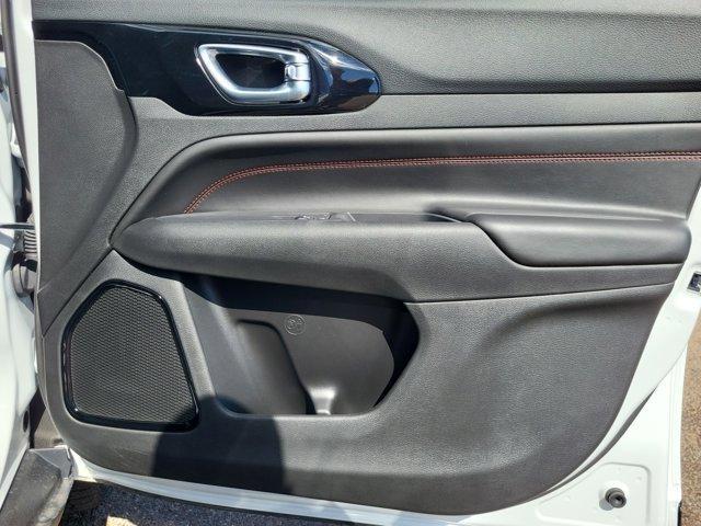 new 2025 Jeep Compass car, priced at $32,190