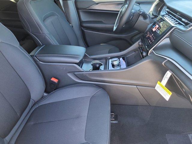 new 2025 Jeep Grand Cherokee car, priced at $39,590