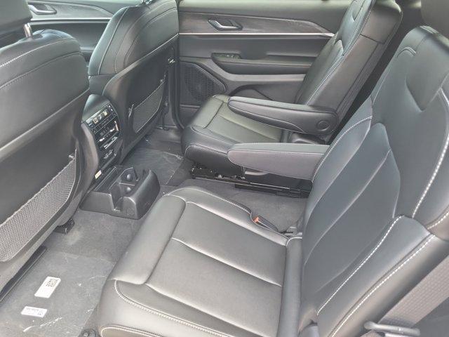 new 2025 Jeep Grand Cherokee L car, priced at $40,195