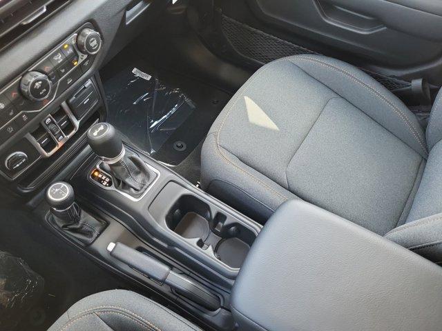 new 2025 Jeep Wrangler car, priced at $45,095